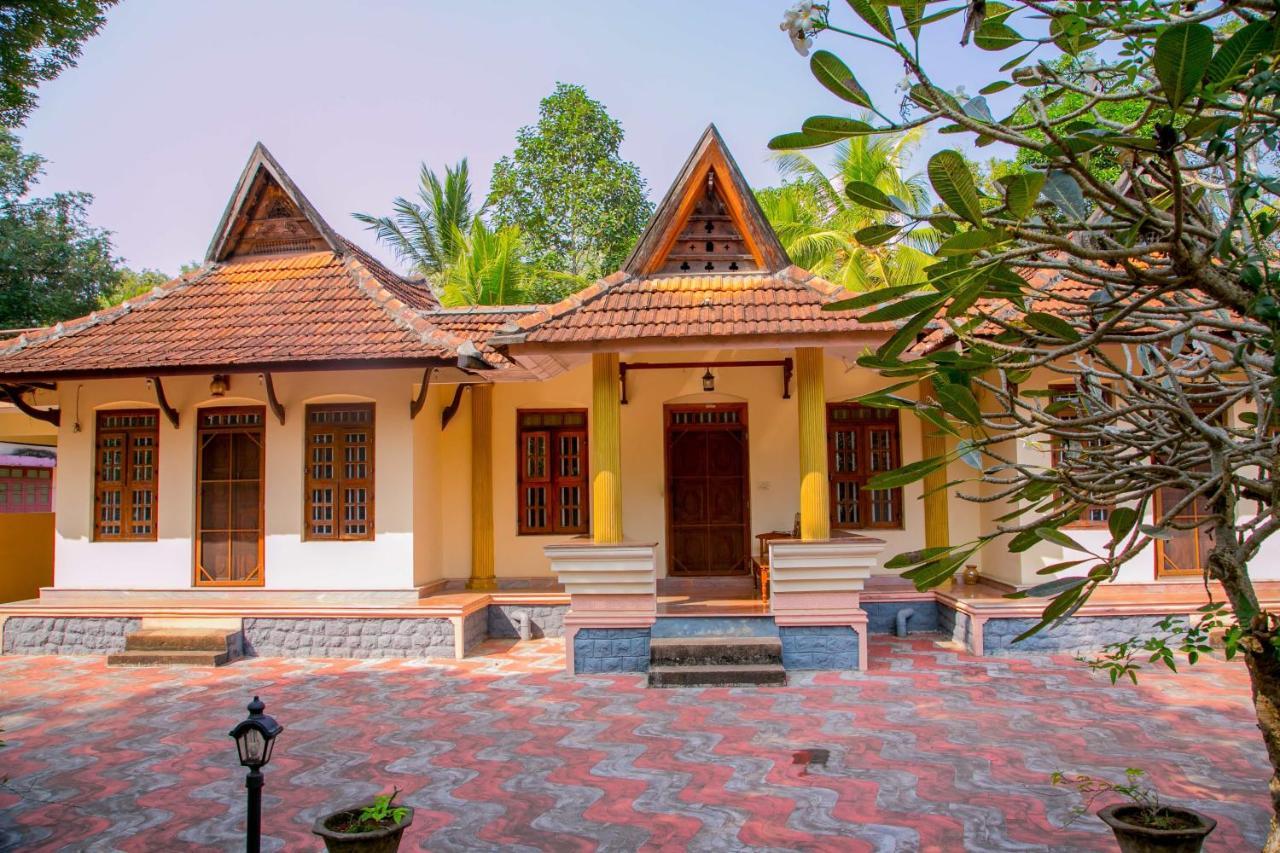 Trium Heritage Villa Chengannur Exterior photo
